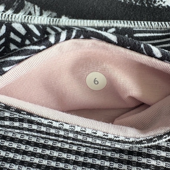 Lululemon Wunder Under Crop Shady Palms | Size 6 - Picture 5 of 5